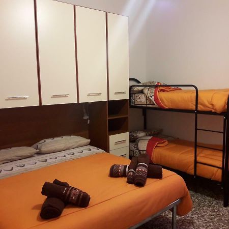 I Due Baroni - Fronte Campus Bed and Breakfast Bari Exteriör bild