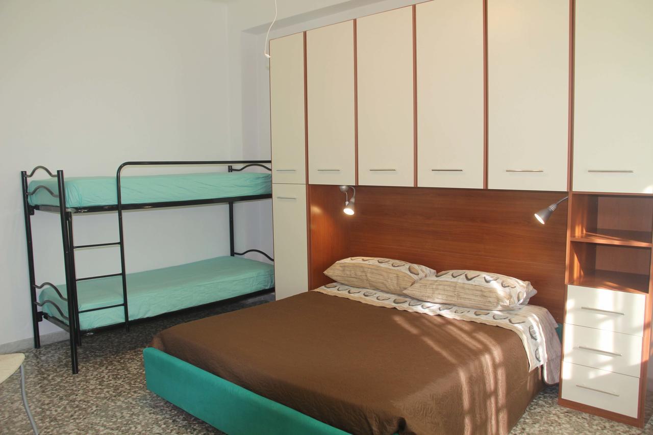 I Due Baroni - Fronte Campus Bed and Breakfast Bari Exteriör bild