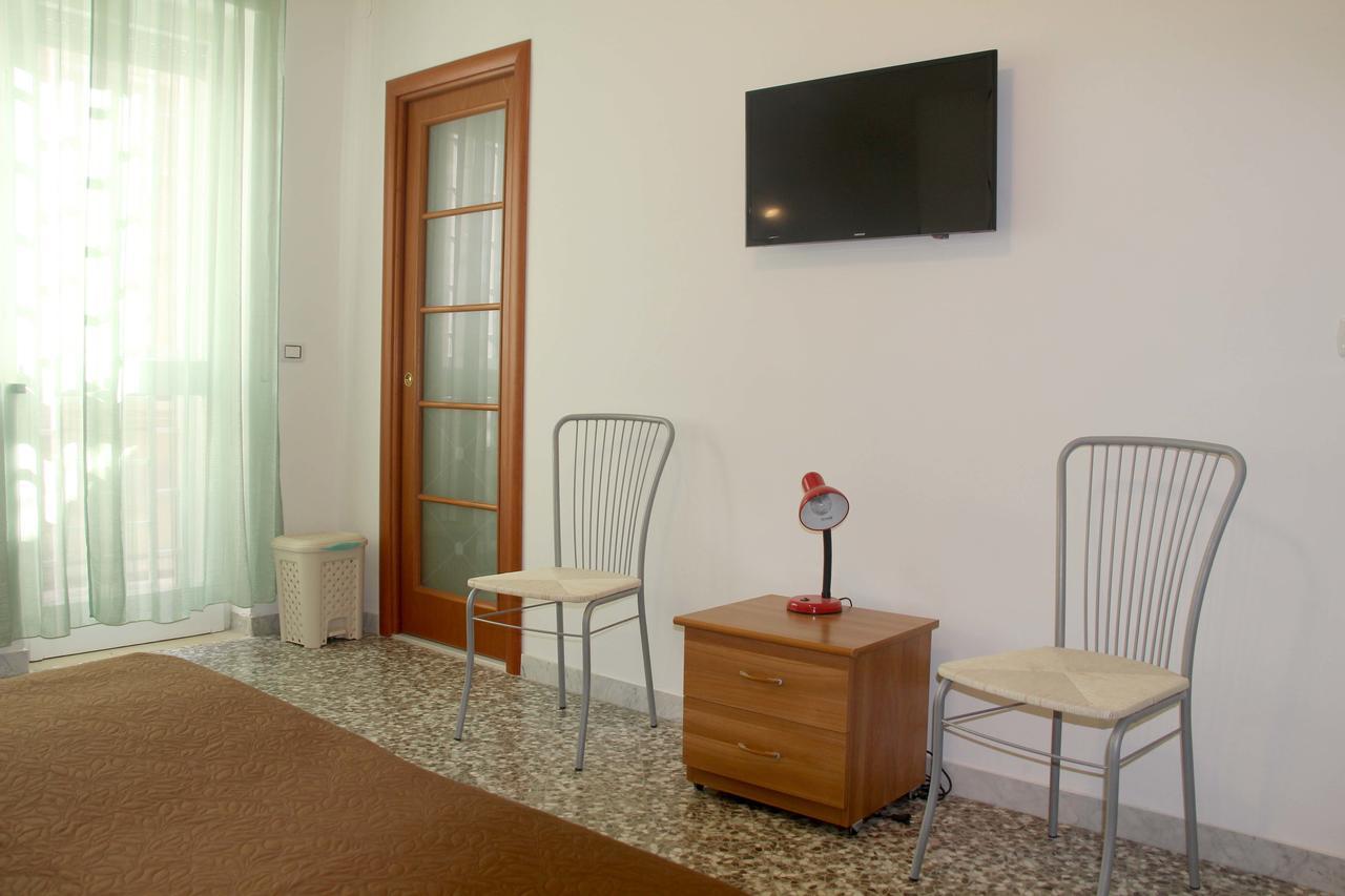 I Due Baroni - Fronte Campus Bed and Breakfast Bari Exteriör bild