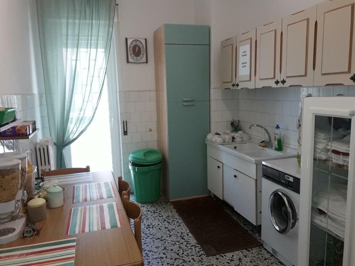 I Due Baroni - Fronte Campus Bed and Breakfast Bari Exteriör bild